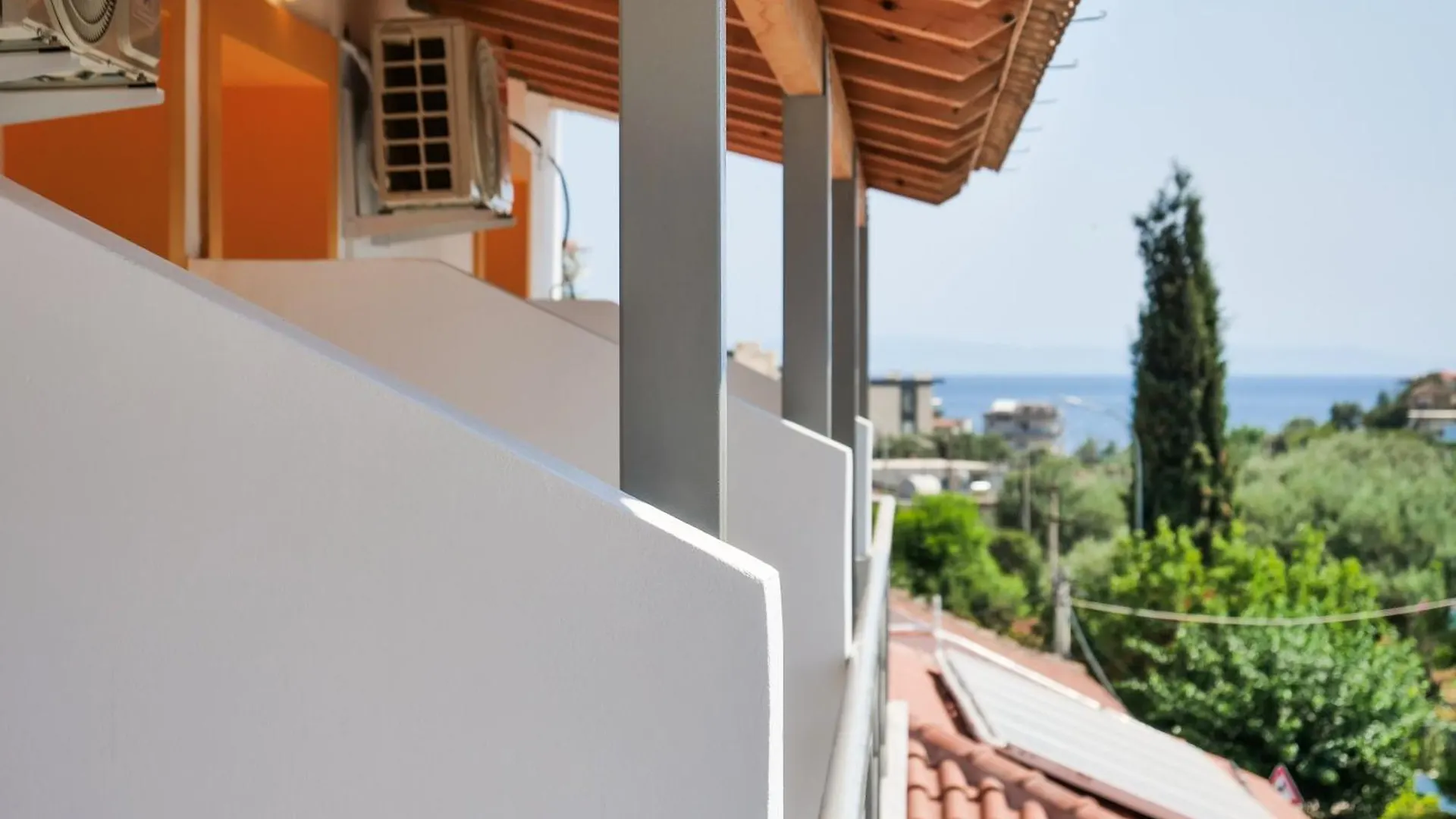 Orchard Retreat Aparthotel Himare
