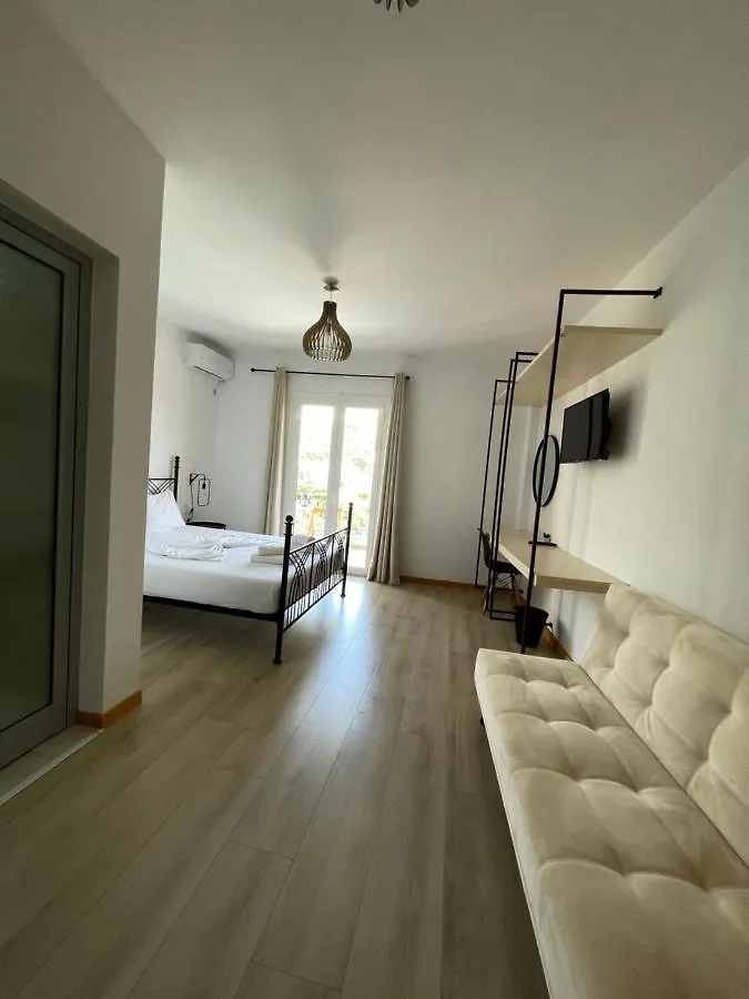 Orchard Retreat Aparthotel Himare 0*,