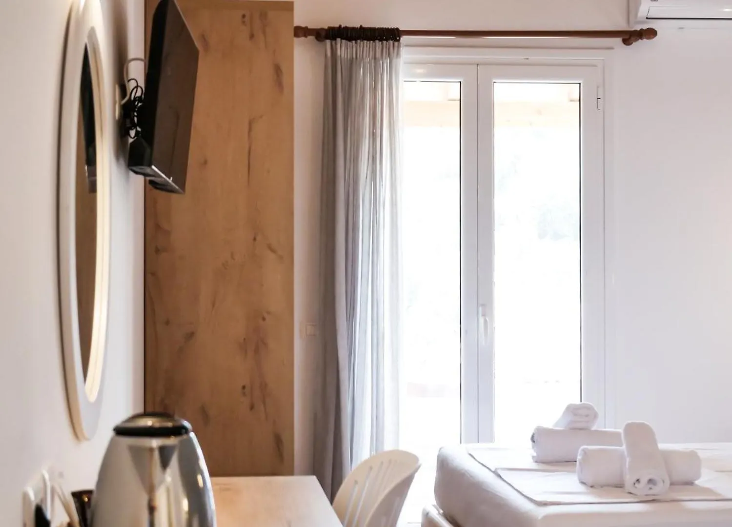 Orchard Retreat Aparthotel Himare