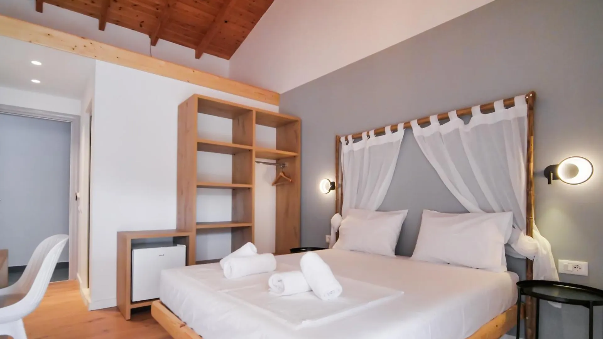 Orchard Retreat Aparthotel Himare 0*,